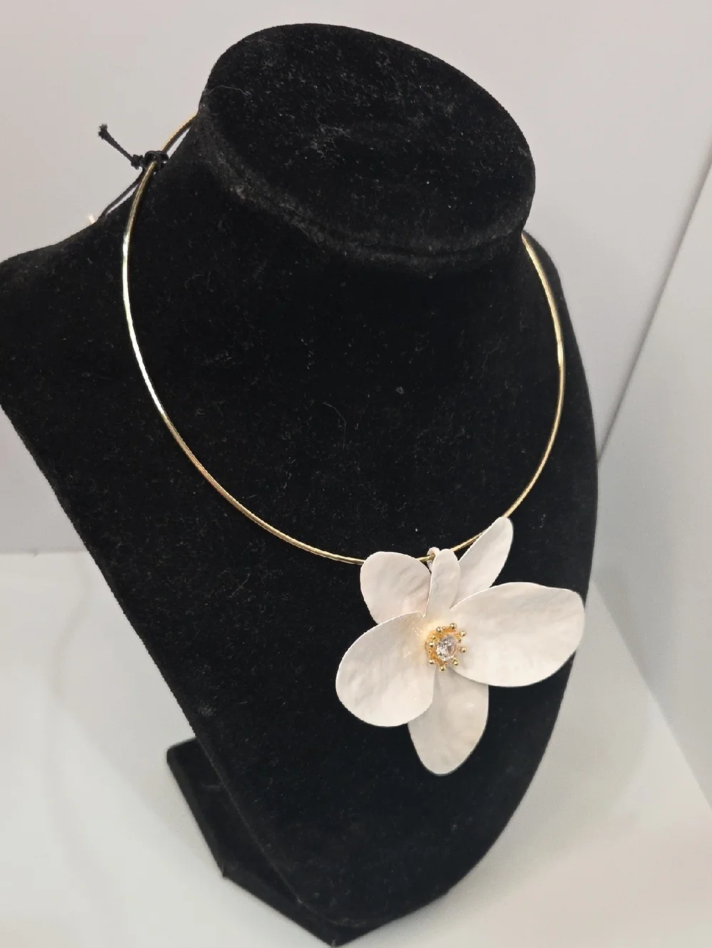 🤍▪️Piper K▪️ Cubic Zorconia Elegant White Flower Collar Choker  Orchid Necklace